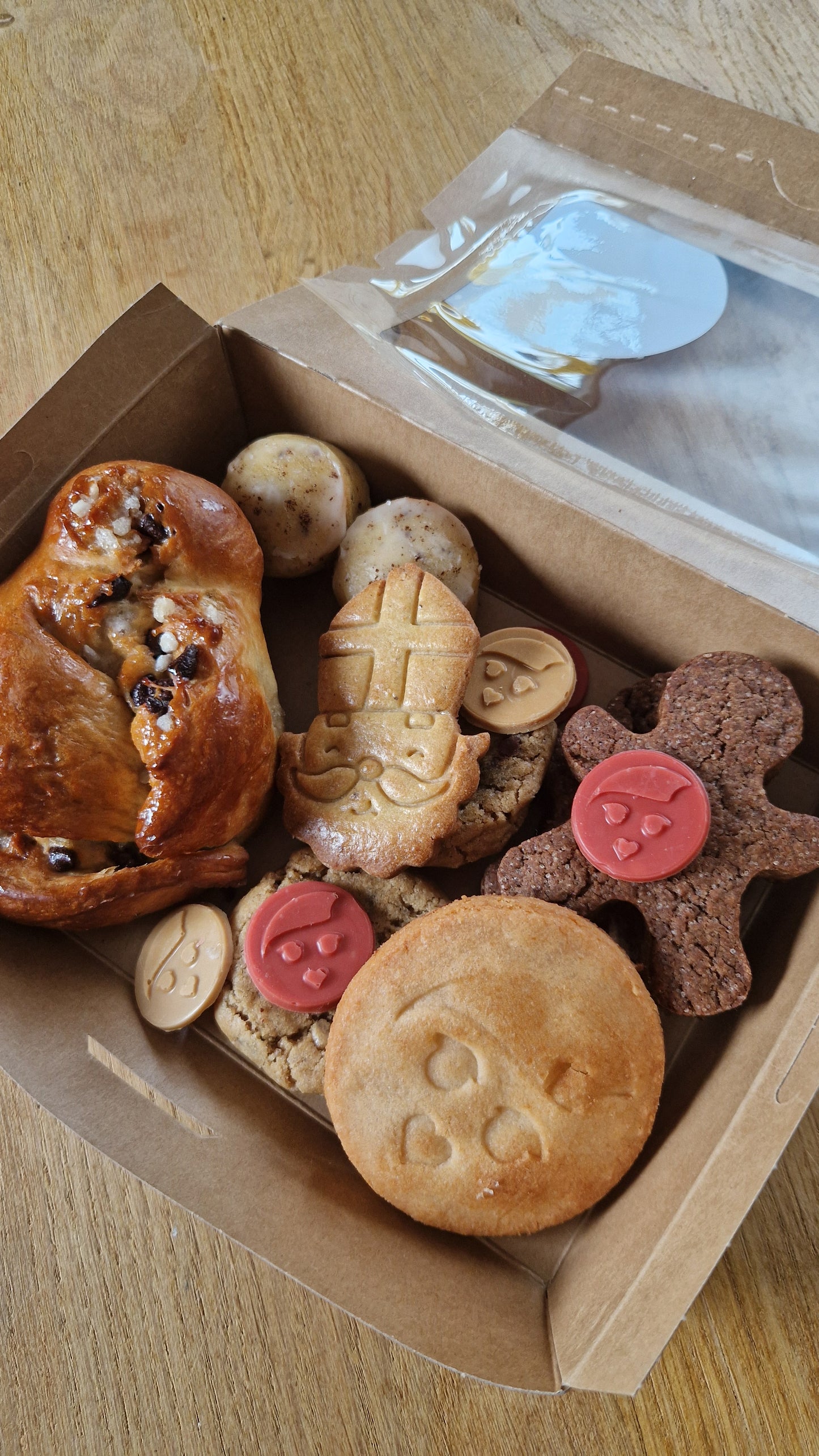 Boite de Saint Nicolas format SOLO (retrait 6/12 entre 9Het 11H)