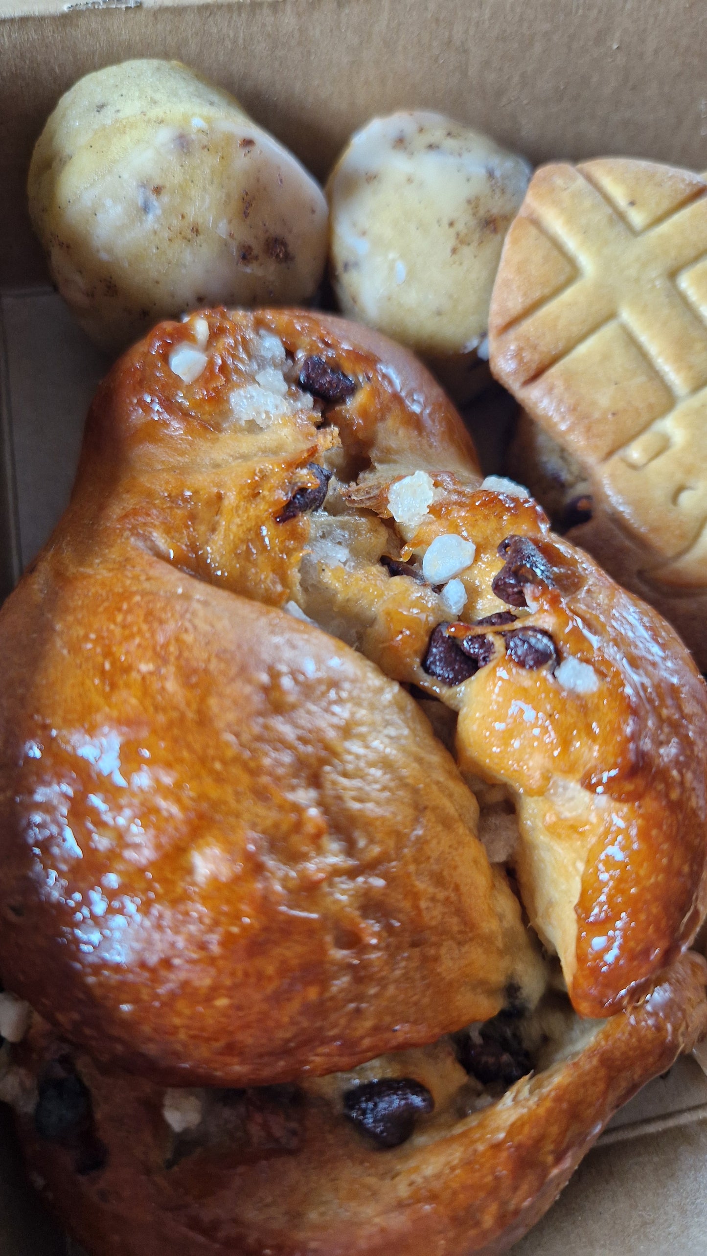 Boite de Saint Nicolas format FAMILILAL ( retrait 6/12 entre 9h et 11h00)